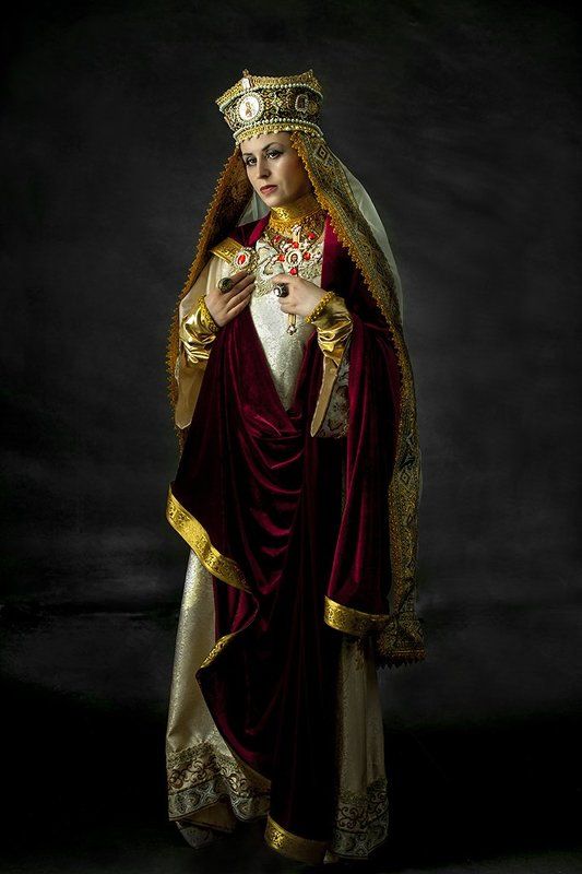 Симпатичный костюмчик. Правда немного старомоден...photo preview