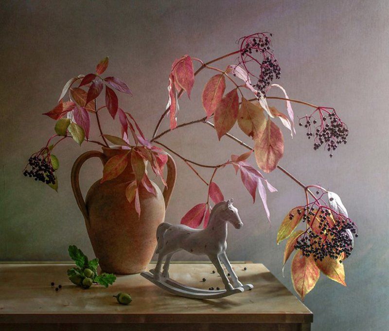 осенний, натюрморт, белая, лошадка, ветвь, ягоды Светлая осеньphoto preview