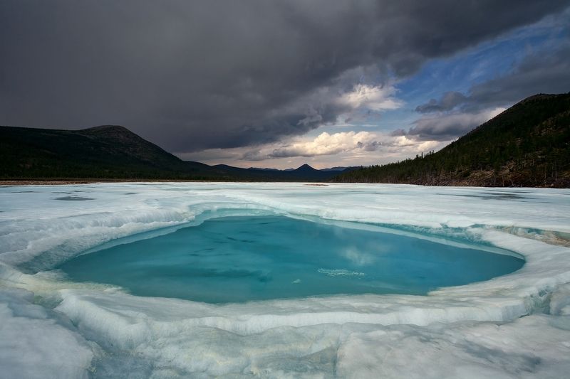 якутия, хребет черского, наледь Окноphoto preview