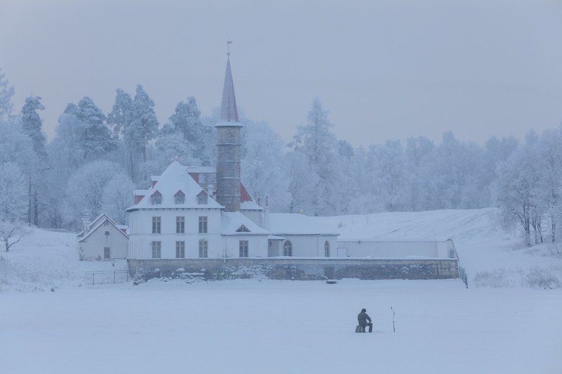 гатчина, приорат, приоратский дворец, рыбак, зима Гатчина: Приоратский дворец фото превью