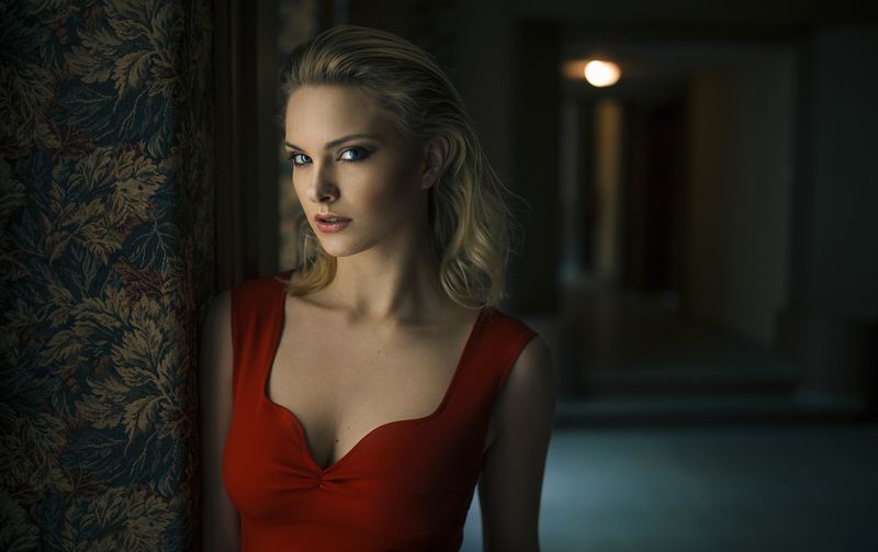 portrait, woman, color, mood, canon, sigma, cinematic Dark roomphoto preview