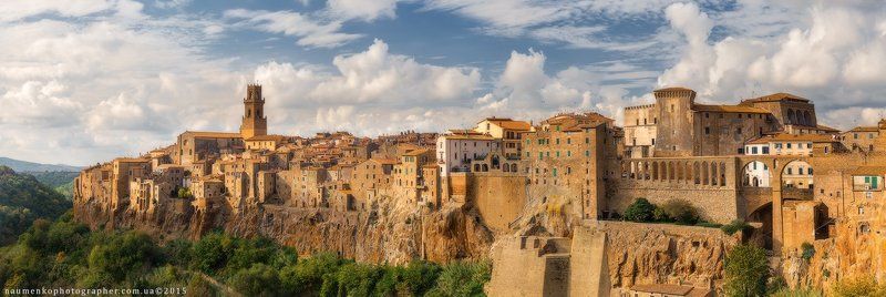 европа, италия, тоскана, тосканский, питильяно, городской, пейзаж, путешествия, город, панорама, туризм, аллея, древний, архитектура, осень, здание, скалы, облака, культура, зеленый, наследие, холм, исторический, дома, дома, итальянский, ориентир, среднев Италия. Тоскана. Город на скалах Pitiglianophoto preview