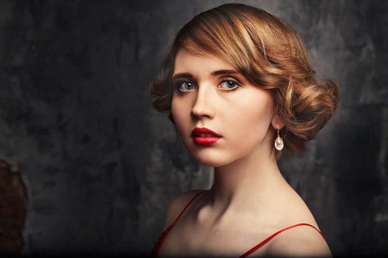 Lady in redphoto preview