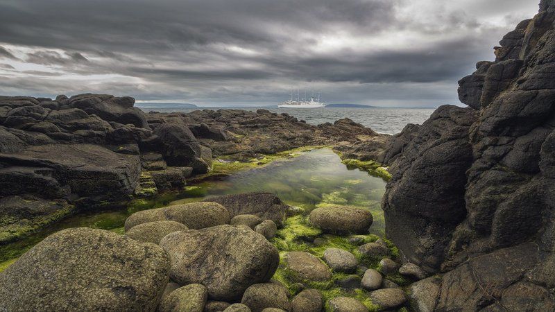 Уходящий В шторм!photo preview