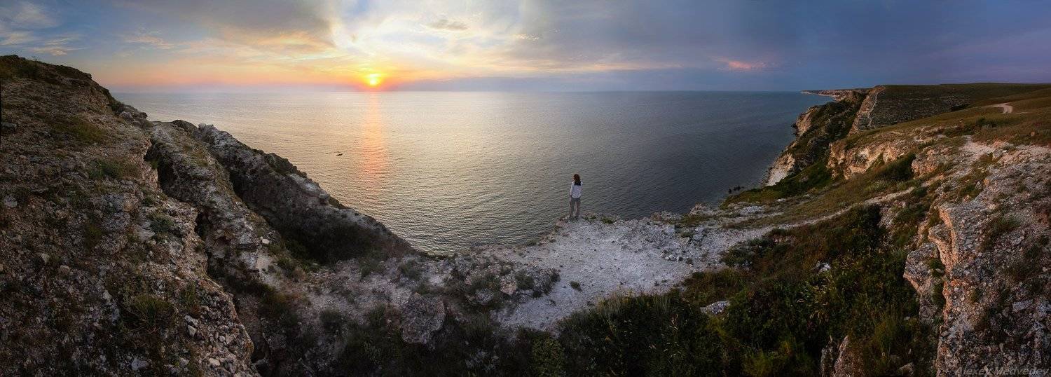 Последний романтик. Автор: Алексей Медведев тарханкут, крым, море, скалы, Алексей Медведев