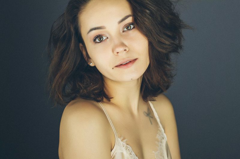 girl model portrait conceptual art light 50mm color eyes  портрет взгляд Юлияphoto preview