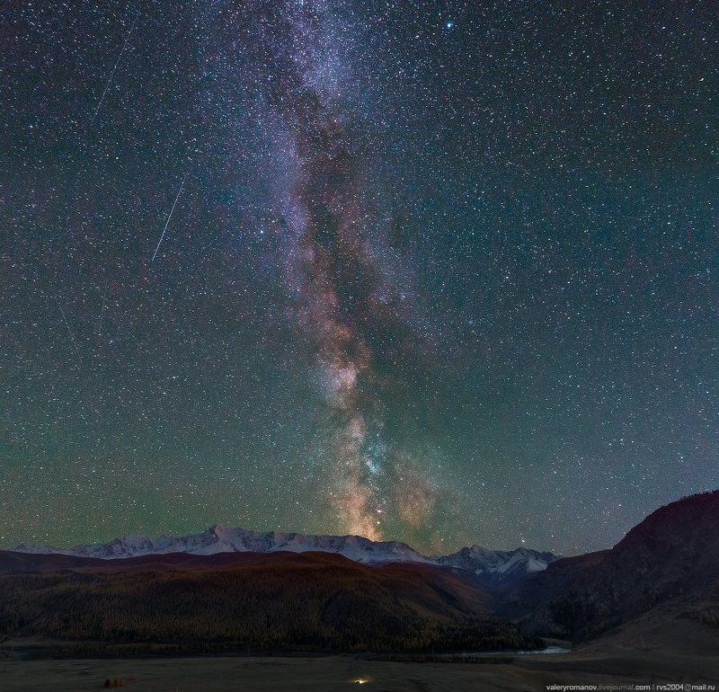 Млечный путь, река, Чуя, Алтай, осень, звезды, небо, горы, снег, синий, лес, река Ночь в горах Алтая фото превью