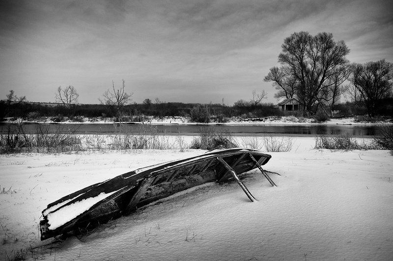 На земном кусочке лодкаphoto preview