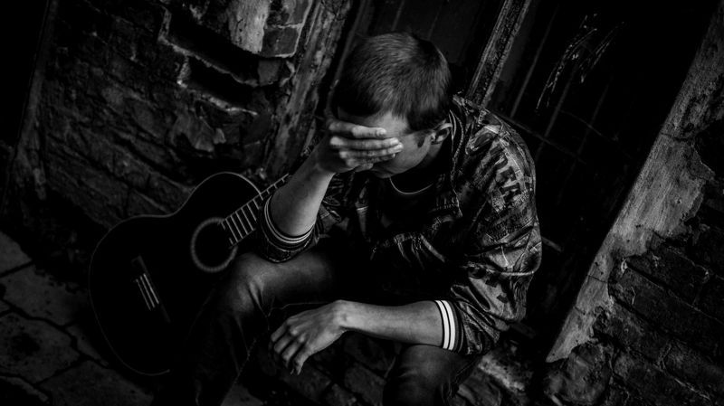 парень, модель, портрет,  художественный портрет, чб, черно-белое, черно-белая фотография, model, portrait, art portrait, bw, black and white, black and white photo Музыкант фото превью