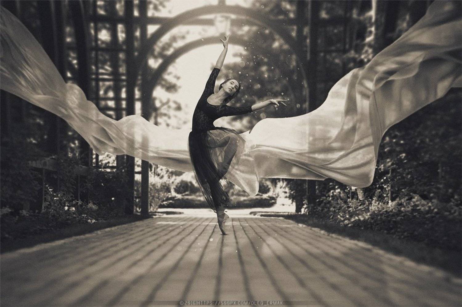 Ballerina. Автор: Олег Єрмак air, ukraine, girl, kiev, kyiv, dance, black and white, photo, model, portraits, lightning, photography, ballet, levitation, ballerina, oleg ermak, fin art, photographerkiev, olegermak, oleg_ermak,, Олег Єрмак