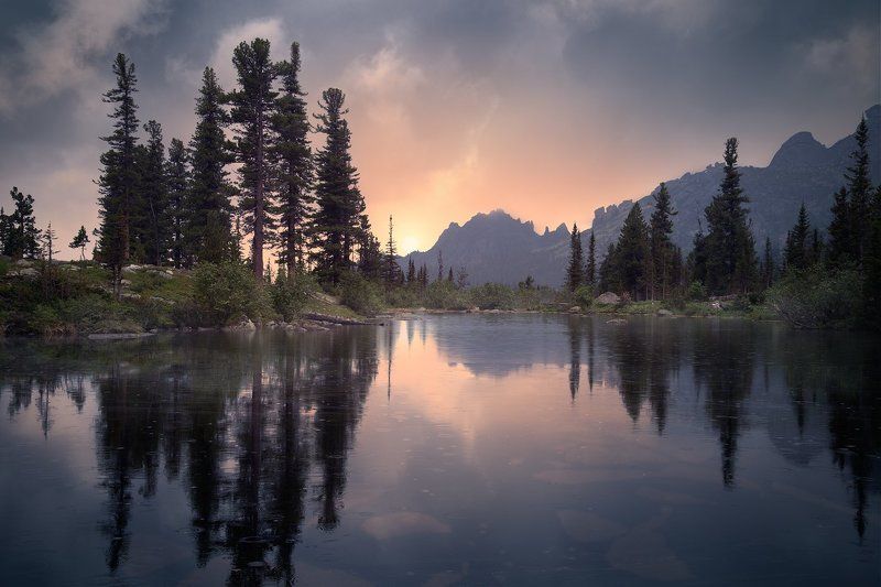 пейзаж, природа, озеро, холодное, дно, камни, отражения, вечер, закат, отражения, национальный, парк, Ергаки, Красноярский край, сибирь, туризм, отдых, горы, скалы, высокий, красивый, большой Вечер на озере Лазурномphoto preview