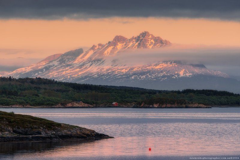 норвегия, европа, лофотены, сенья, норвежское, арктический, пляж, красивые, красота, синий, рыбалка, фьорды, острова, пейзаж, горы, природа, нордический, север, северо-восточный, скандинавия, пейзажи, живописные, море, небо, лето, туризм, путешествия Норвегия. Вечер на острове Senjaphoto preview