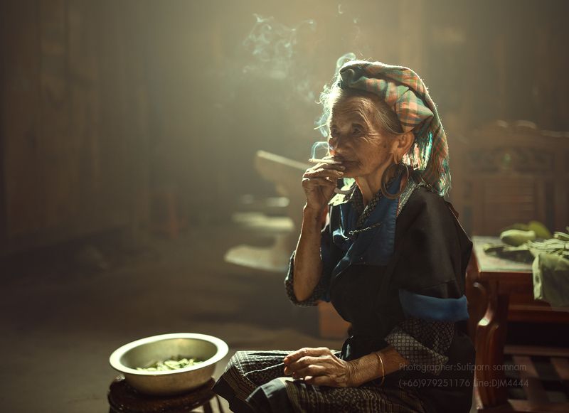 women,vietnam,smoking,relax, relaxphoto preview