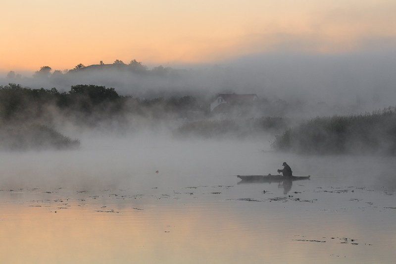 река.утро. туман. рыбак. Рассвет Южного Буга.photo preview