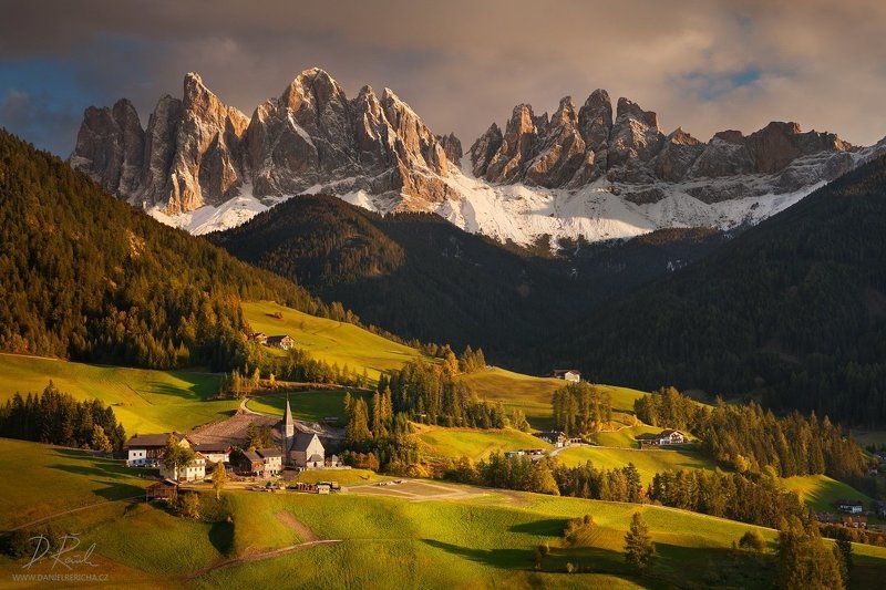 Alpen, Alps, Dolomiten, Dolomites, Dolomiti, Italia, Italien, Italy, South Tyrol, Tyrol, Belluno, Alto Adige,  Alta Badia, Europe, Funes, St. Johann, Val di Funes, Le Odle, St. Magdalena, S.Madalena, Geisler, Odles, Trentino, travel, South church, pasture Picturesque valleyphoto preview