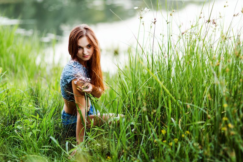 девушка.среди зелени.портрет. У реки.photo preview