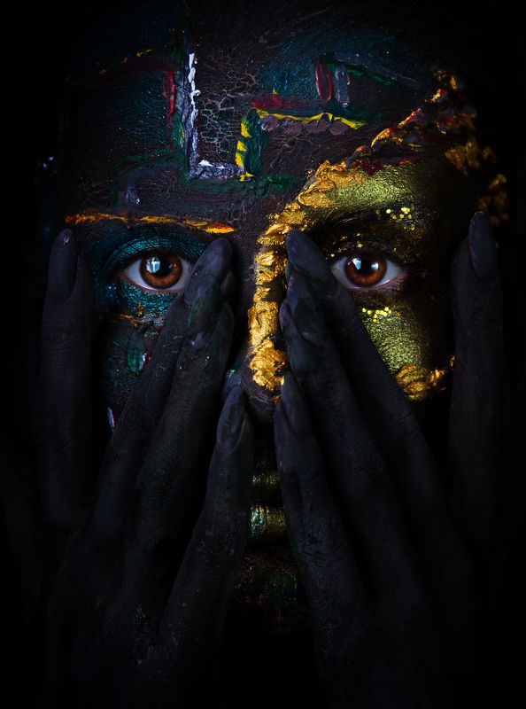 people, girl, portrait, art, labyrinth, eyes, hands, paint, makeup, body art, black, opinion, creative Лабиринтphoto preview