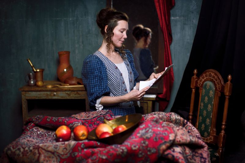 Девушка с письмомphoto preview