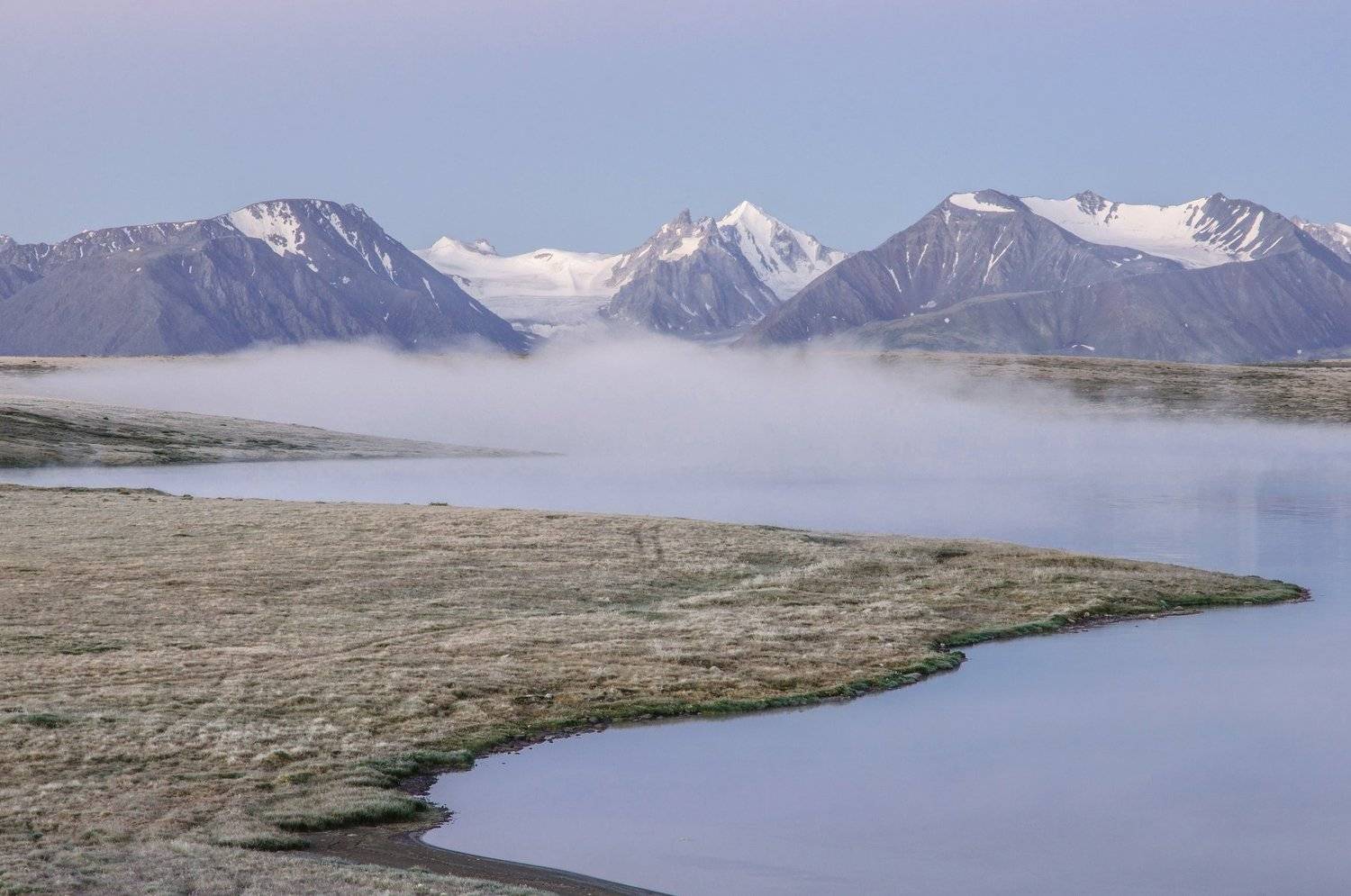 стелился по воде туман. Автор: Алексей Кретов укок, Алексей Кретов