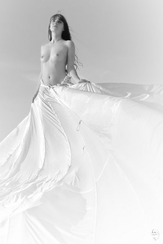 girl, nude, parachute Spiel mit dem Wind 2 (play with the wind 2)photo preview