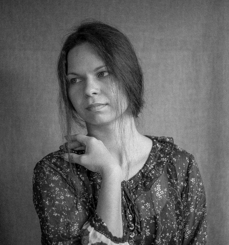 #girl #silence #calm #fingers #longhair #hands #blackandwhite #germany #lips Dreamphoto preview