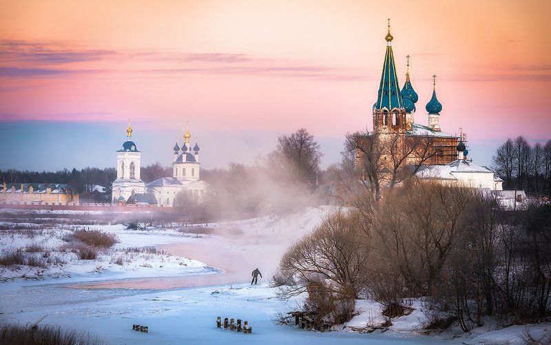 река, церковь, пейзаж Испытывающий судьбуphoto preview