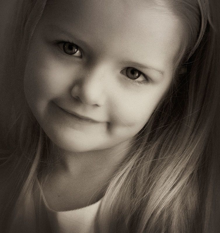 девочка, улыбка принцессы, малышка ....photo preview