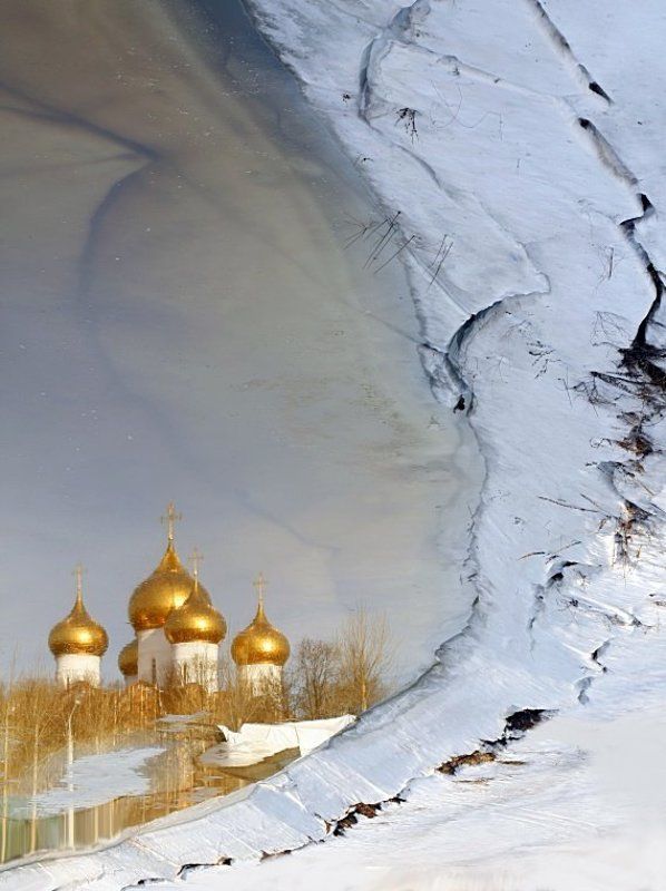 отражение, храма, в, талой, воде, реки Веры отраженьеphoto preview