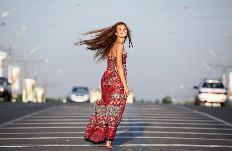 трасса, машины, девушка, сарафан, свобода, лёгкость Ветренаяphoto preview