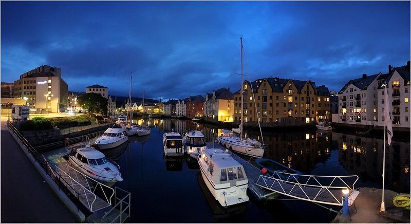 норвегия,ночь,набережная,яхты Ночной Alesundphoto preview