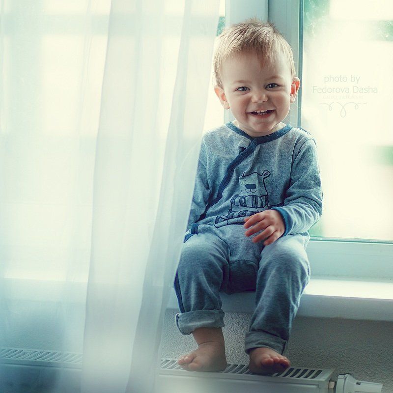 сын, ребенок, на окне, зима Тимофейкаphoto preview