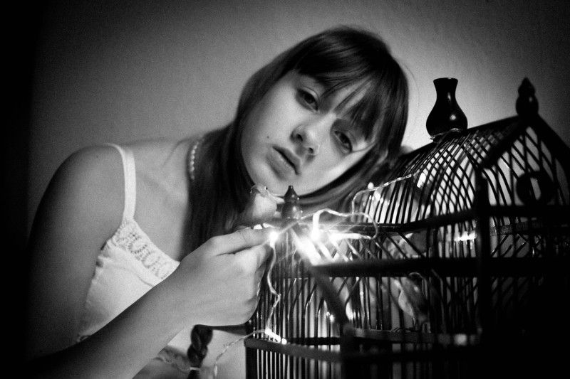#girl #silence #calm #fingers #longhair #hands #blackandwhite #germany #lips Birdphoto preview