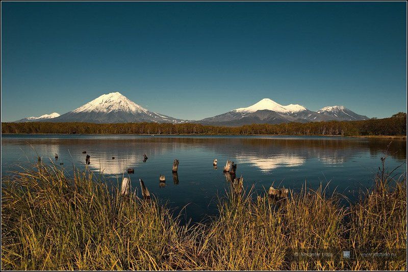 Камчатка, горы, вулканы, озеро, отражения Отраженные конусаphoto preview