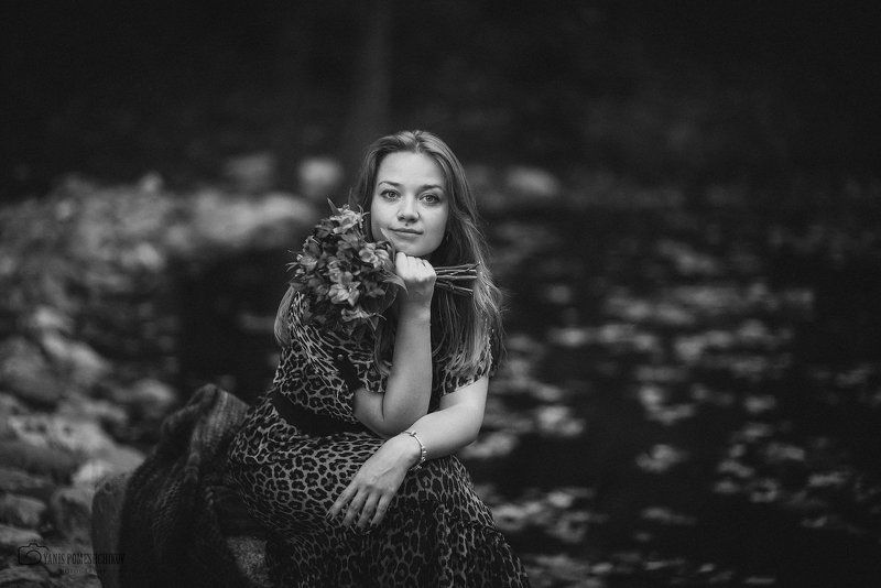 portrait,girl,street portraitphoto preview