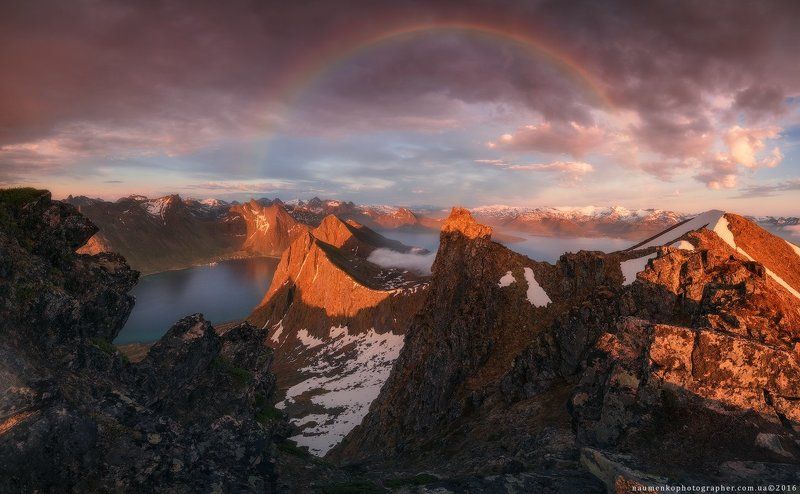 норвегия, европа, лофотены, сенья, норвежское, арктический, пляж, красивые, красота, синий, рыбалка, фьорды, острова, пейзаж, горы, природа, нордический, север, северо-восточный, скандинавия, пейзажи, живописные, море, небо, лето, туризм, путешествия Норвегия. Остров Senja. Радуга над фьордом Steinfjordenphoto preview