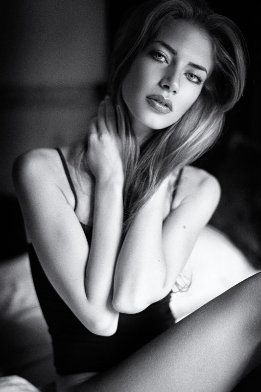 model,portrait,mood,bw,monochrome,natural Dianaphoto preview