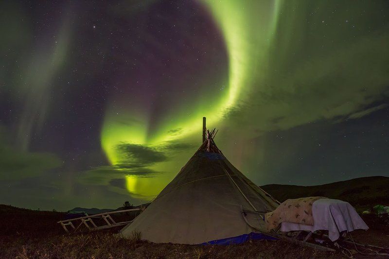 северное сияние, полярный урал, ямал, чум Северное сияние в ненецком стойбище.photo preview