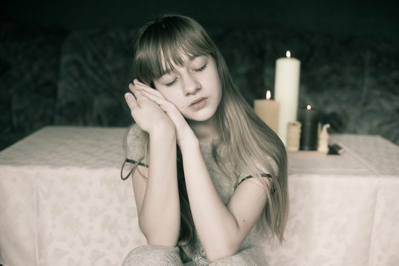 #girl #peace #picture #nicepic #beautiful #candle #hands #portrait Peacephoto preview