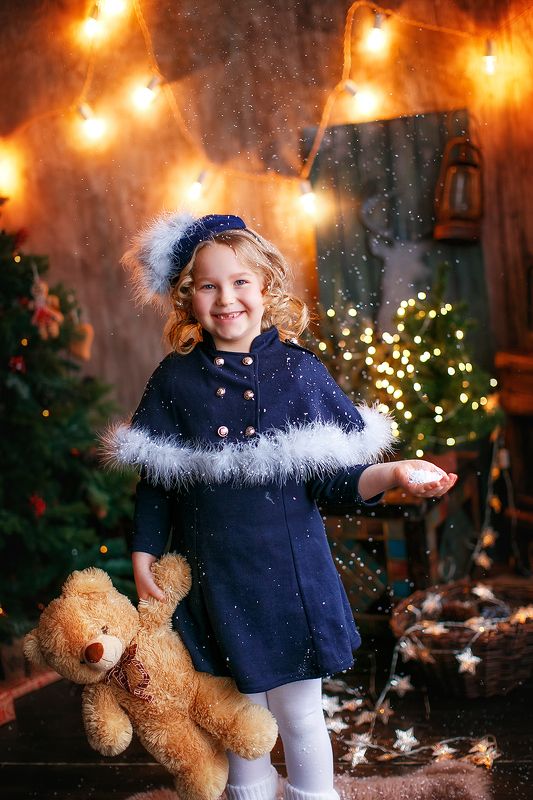 девочка новыйгод сказка елка огни снег Соняphoto preview