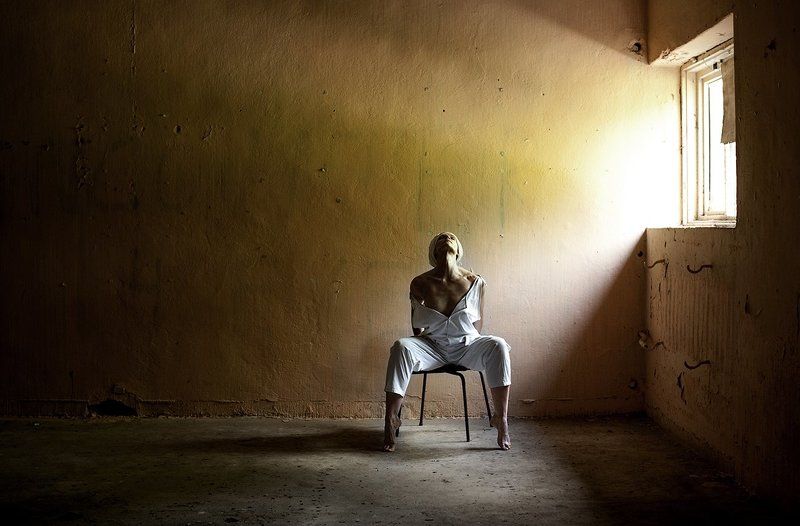 feeling, light, colours, emotion, bodytalk, bodylanguage, woman, female, creative, art Feelingphoto preview