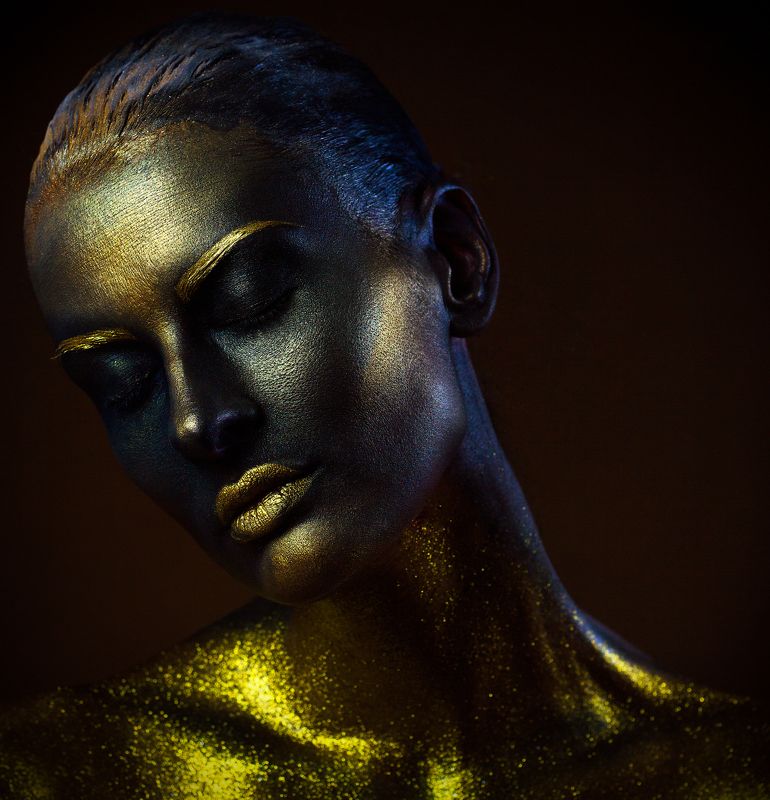 people, girl, portrait, art, body, gold, watch, time, texture, bump, eyes, neck, paint, makeup, body art, forever, opinion, creative Время (песочные часы)photo preview