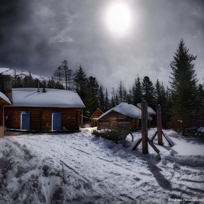 горный алтай, республика алтай, ночь, зима, луна, горы, снег, избушки, лес. И снова у Бабы - Яги.photo preview