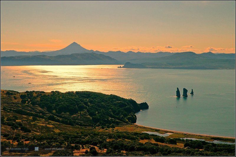 Камчатка, море, горы, вулкан,берег, побережье Троеphoto preview