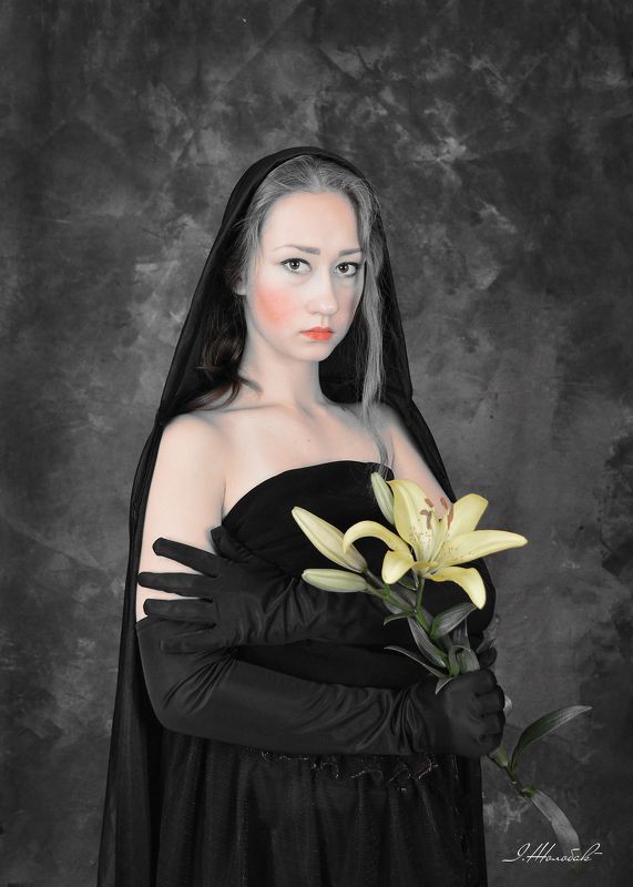 Мадонна з ліліеюphoto preview