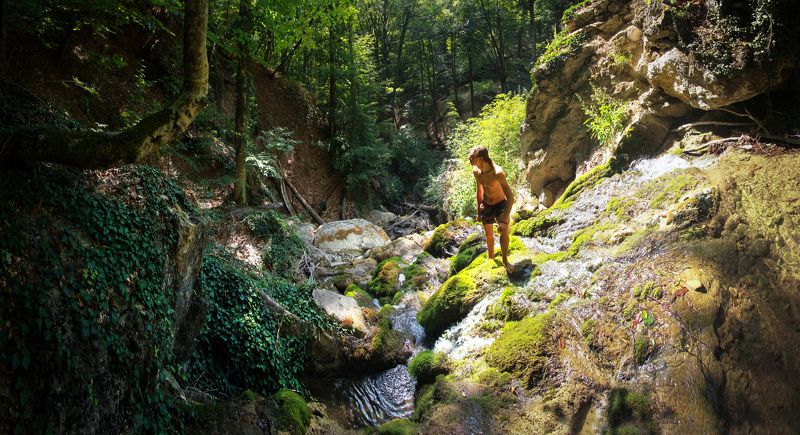 ущелье, водопады, джунгли, река Жизнь в горном ущельеphoto preview