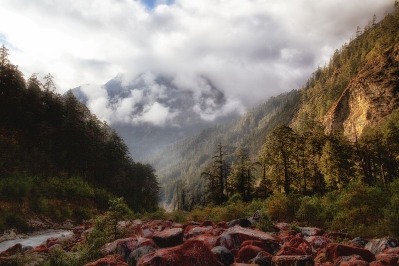 непал Теплый вечер на красных камняхphoto preview