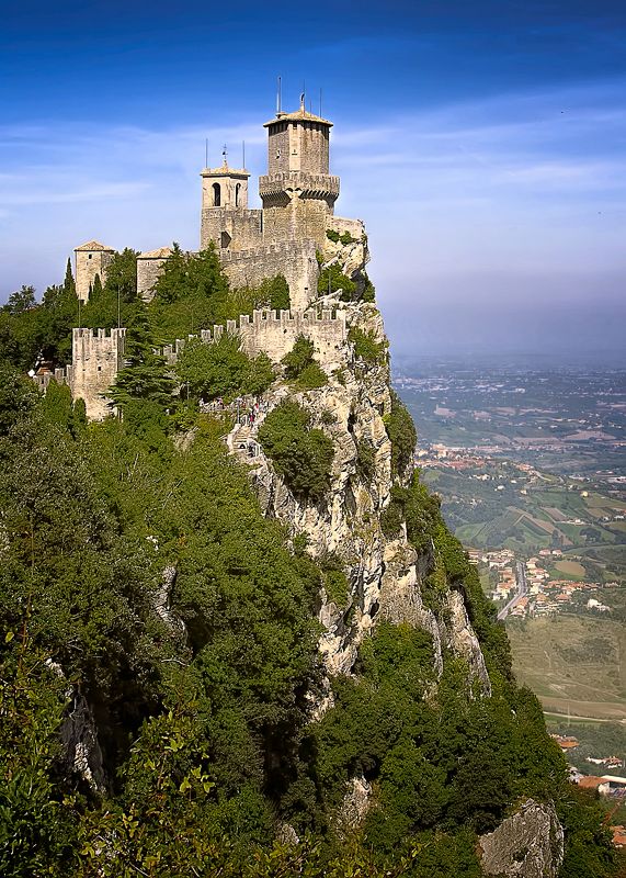 alcazar, alcazar of segovia, alhambra of granada, castillo de gibralfaro, castle, castle of almourol, fortress, guaita fortress, old fortress, peniscola castle, s?o jorge castle, замок, крепость Old fortressphoto preview