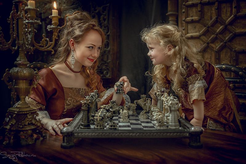 шахматы, игра, дочка, девочка, ребёнок, мама, студия, сказка, юмор, портрет, женщина,  жанр Детский матphoto preview