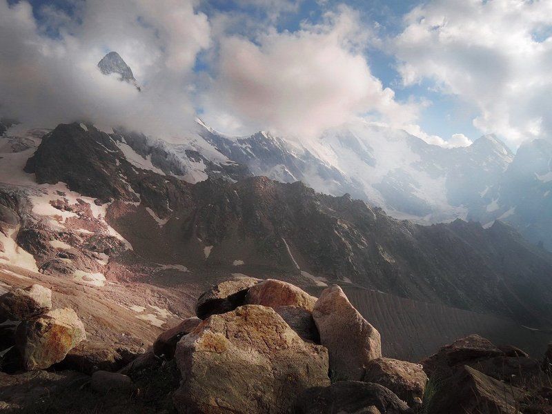 приэльбрусье, джан- туган сквозь облака, утро, солнце И утро наступилоphoto preview