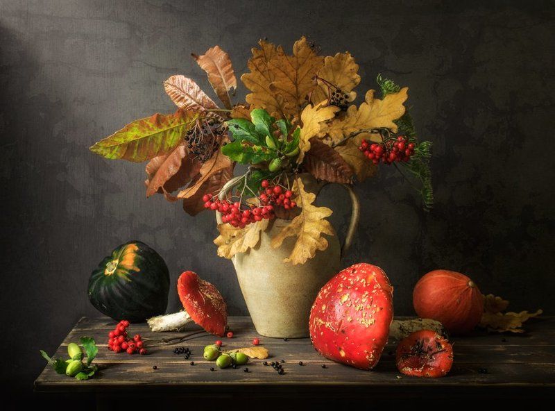 натюрморт, грибы, мухоморы, осенние листья, осень С мухоморами)photo preview